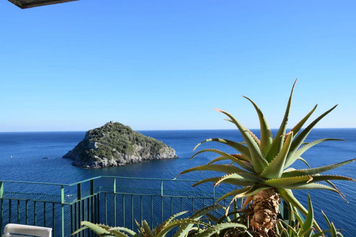 Appartamento Stupenda Vista Mare Bergeggi Ngoại thất bức ảnh